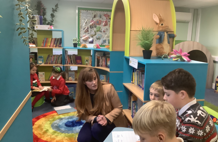 Kelly Tolhurst MP reading with students